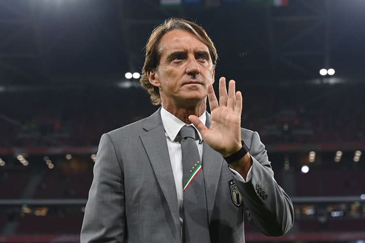 Roberto Mancini Memimpin Timnas Arab Saudi dengan Tantangan Baru