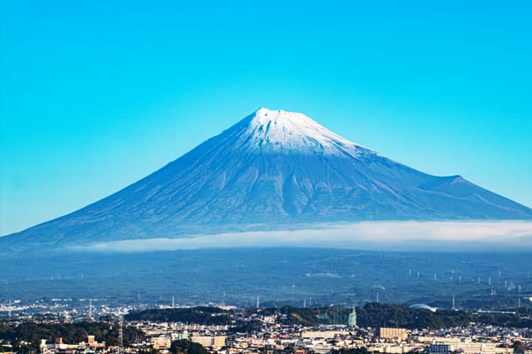 Gunung Fuji Kembali Berselimut Salju