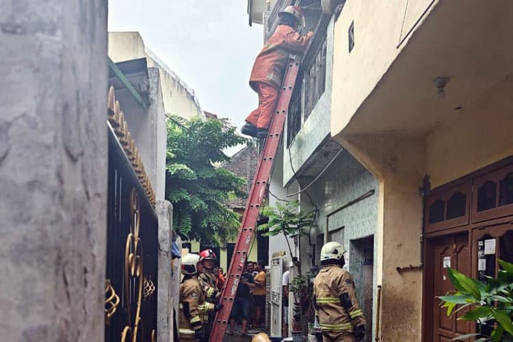 Rumah Jalan Gresikan Terbakar, Nenek 70 Tahun Jadi Korban