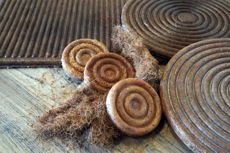 Mengubah Limbah Sabut Kelapa Menjadi Mebel Rotan