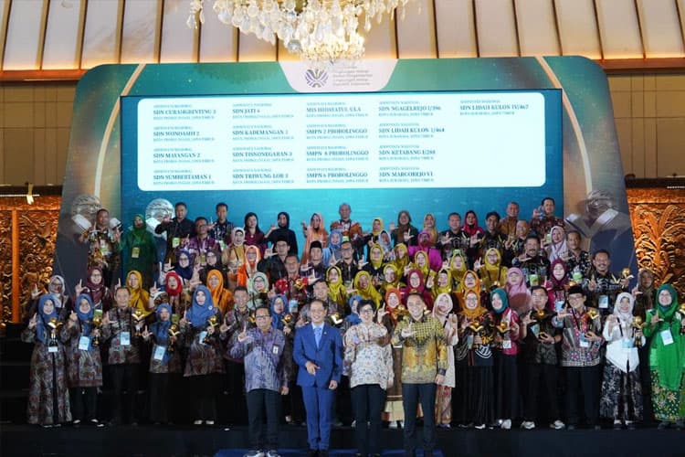 Surabaya Borong 30 Penghargaan Adiwiyata 2025