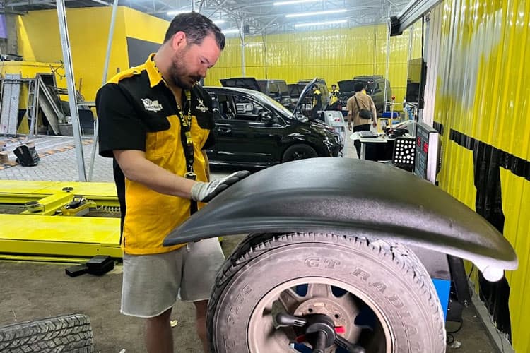 Inovasi Bengkel di Surabaya, Raja Oto Terapkan Rebuild Kaki-Kaki Mobil Berstandar Presisi