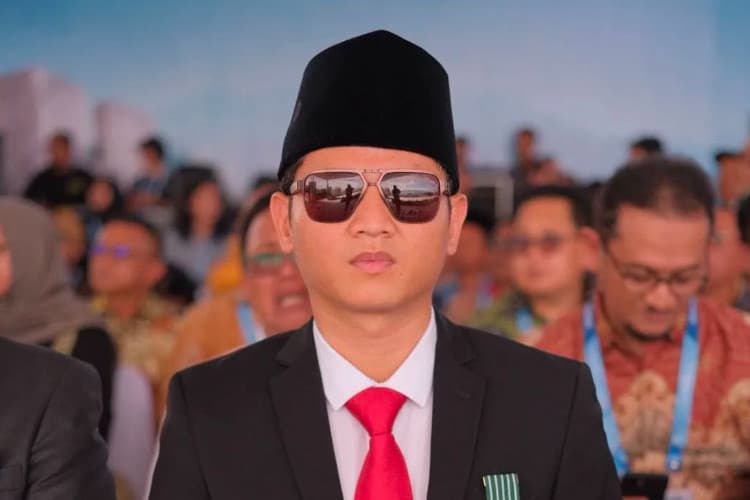 Bupati Koboi yang Santai Tanpa Pengawalan, Lantang Lawan Kerusakan Alam