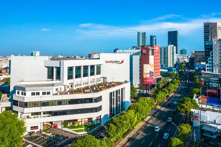 Optimis Kinerja Positif di Tahun 2026, Dua Direksi Bank Jatim Kompak Borong Saham