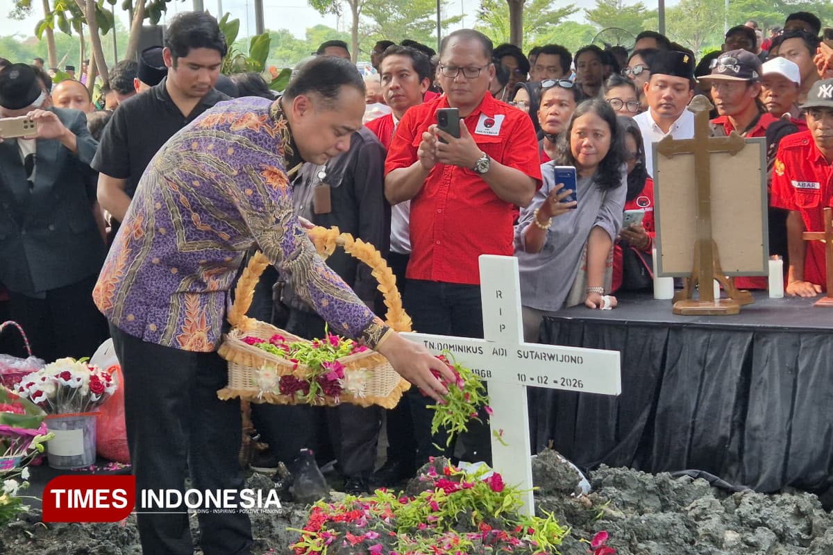 Penghormatan Terakhir bagi Adi Sutarwijono, Ratusan Kader dan Pejabat Padati TPU Keputih