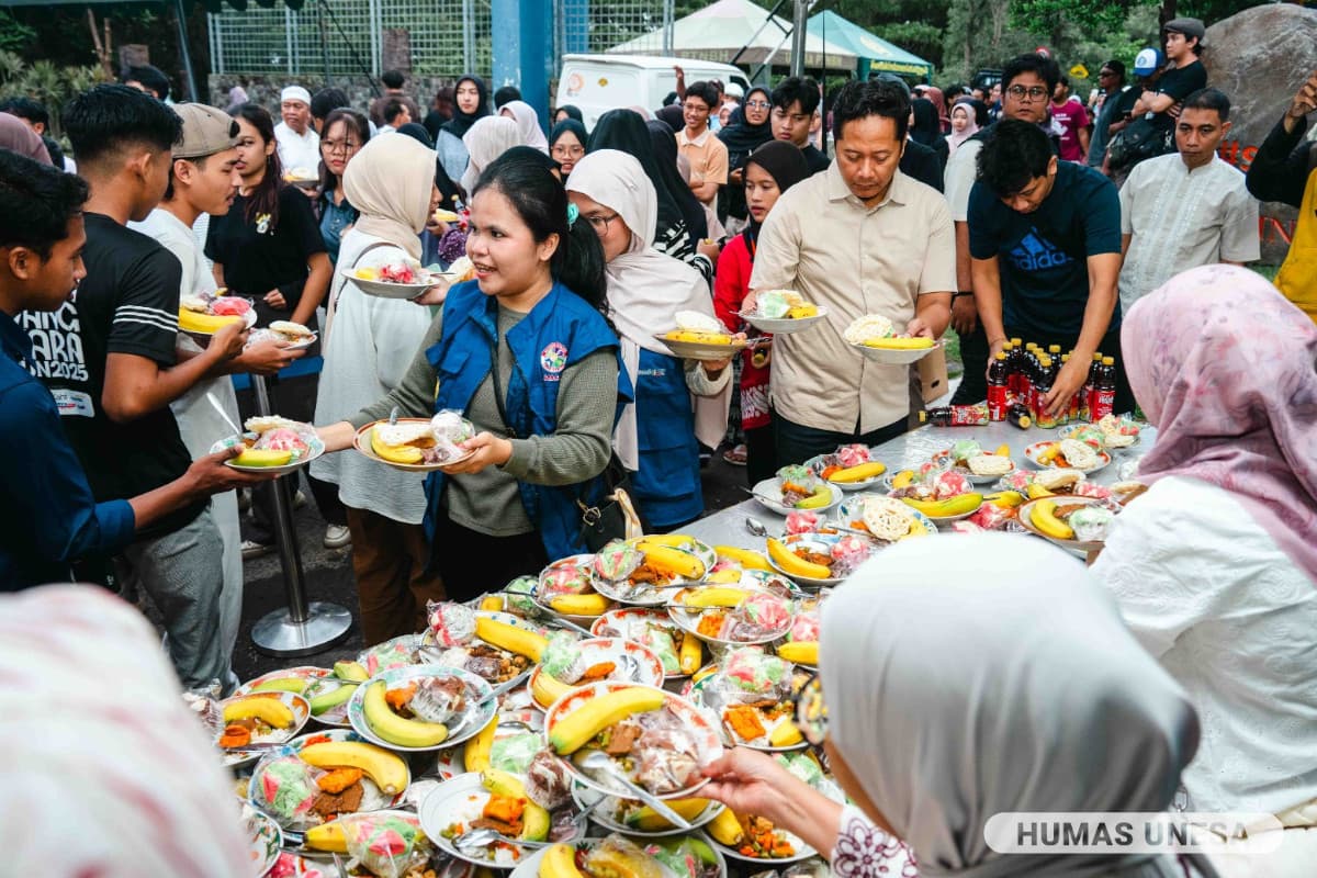 Wujud Kepedulian, Unesa Bagikan 2500 Paket Buka Puasa Gratis Tiap Hari Ramadan 2026