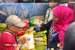 Harga Beras dan Minyakita di Pasar Murah Pemprov Jatim Jauh di Bawah HET