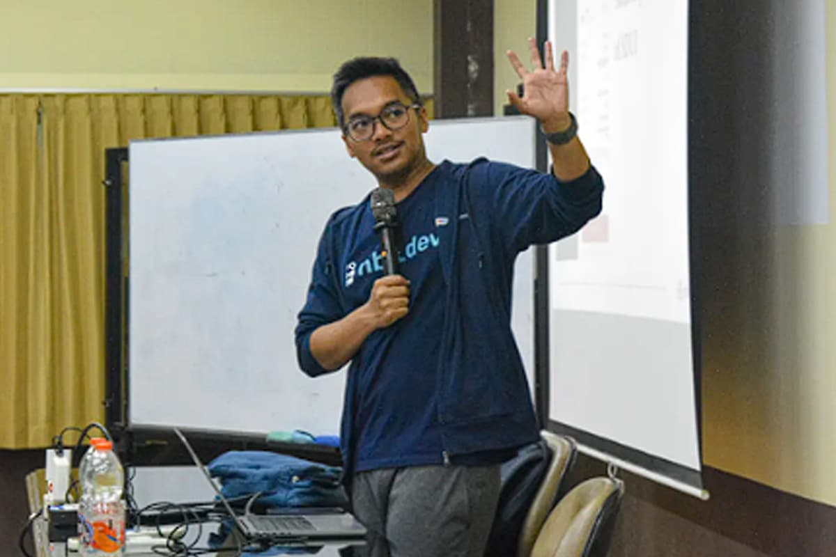 GDE Android Sidiq Permana Bedah Strategi Server Driven UI di Flutter Fusion ISTTS Surabaya