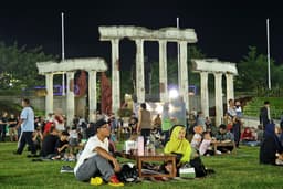 Ngabuburit Seru di Tugu Pahlawan Surabaya, Ada Kuliner Modern dan Kuis Sejarah