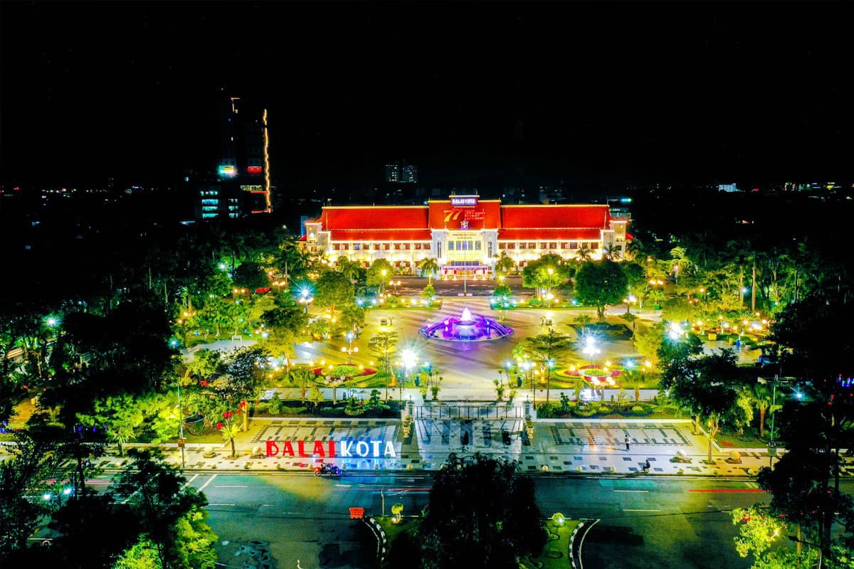 Pesona Taman Surya, Oase Penawar Penat Warga Surabaya